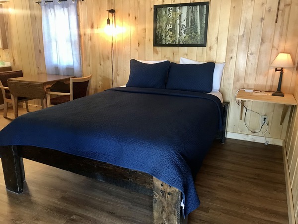 Queen Kitchenette Photo 1