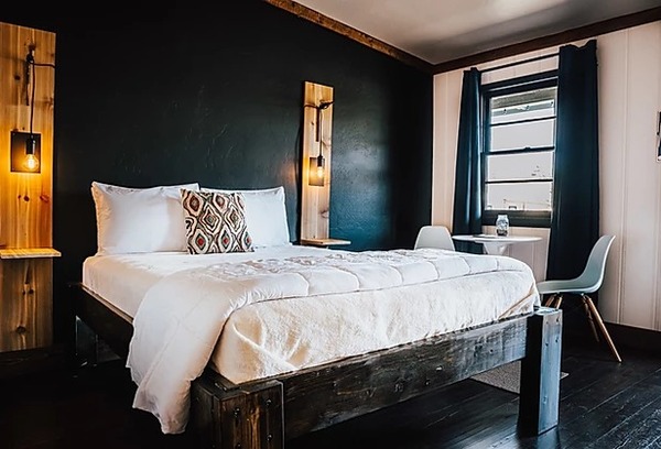 Deluxe Queen Photo 4