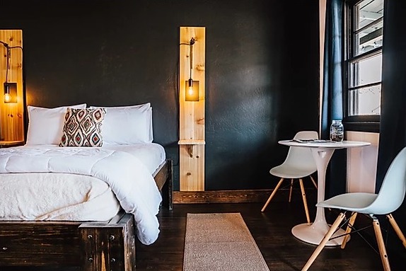 Deluxe Queen Photo 6